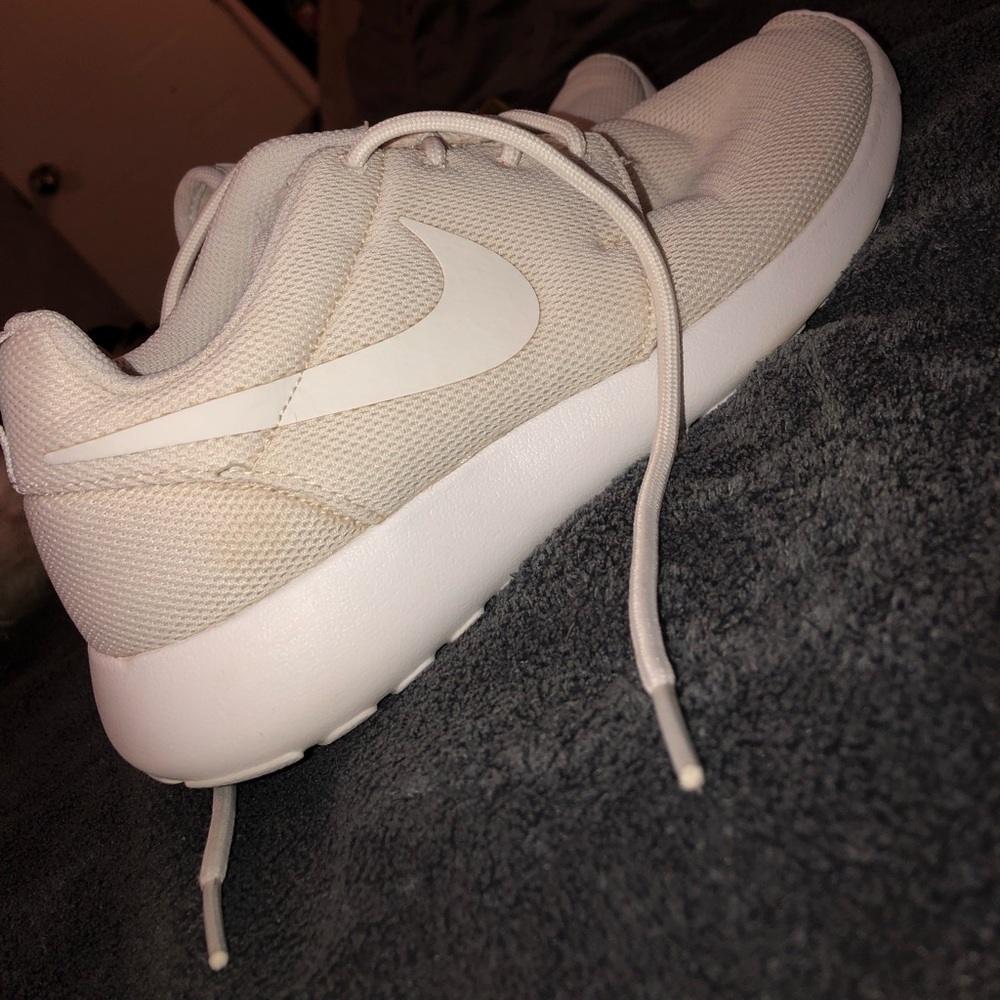 White Nike Roshes